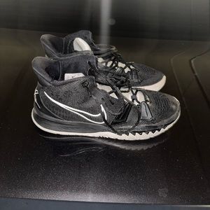 Kyrie basketball shoes